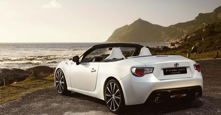 Toyota GT86 kabriolet i sedan do produkcji?