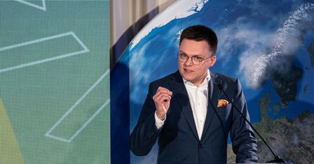"Udusimy się, zginiemy". Hołownia apeluje i ostrzega