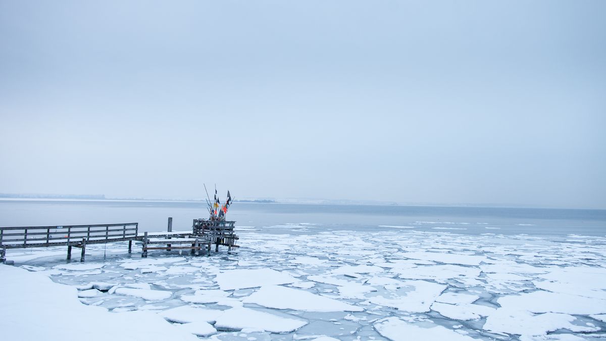 Lód na Bałtyku utrudnia pracę promów