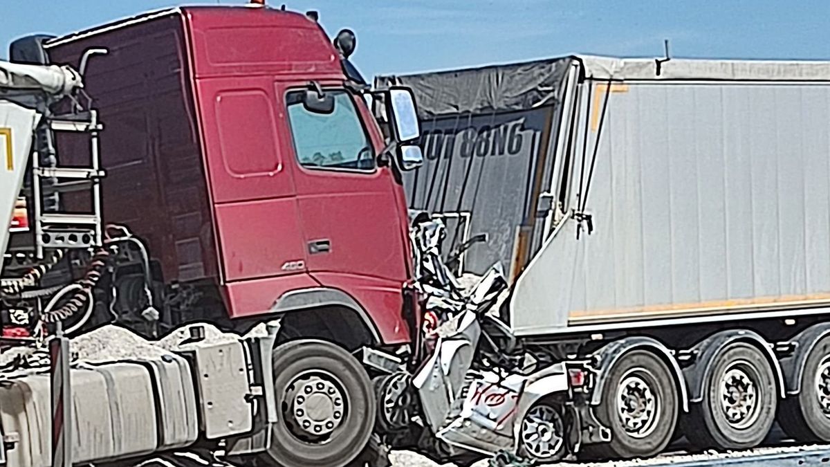 Kombivan Forda został całkowicie zmiażdżony