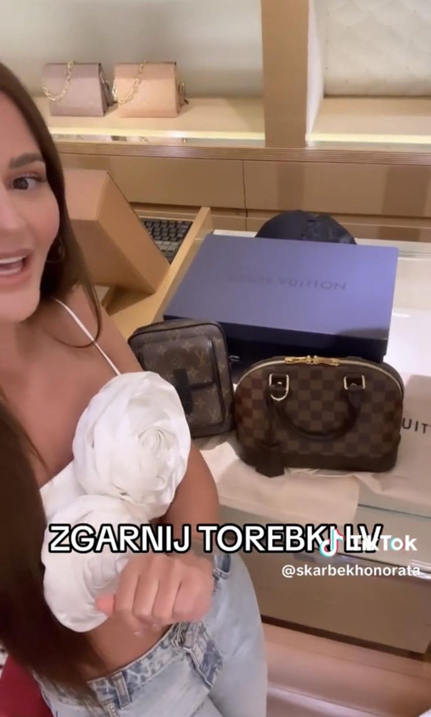 Honorata Skarbek rozdaje fanom torebki Louis Vuitton