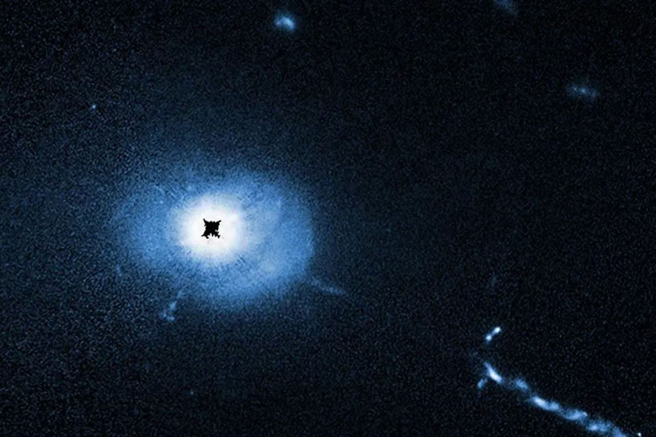 Hubble unveils hidden wonders of quasar 3C 273