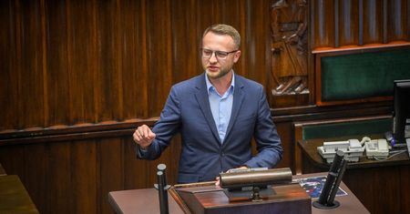 Poseł zakażony koronawirusem. Zaszczepił się w sierpniu