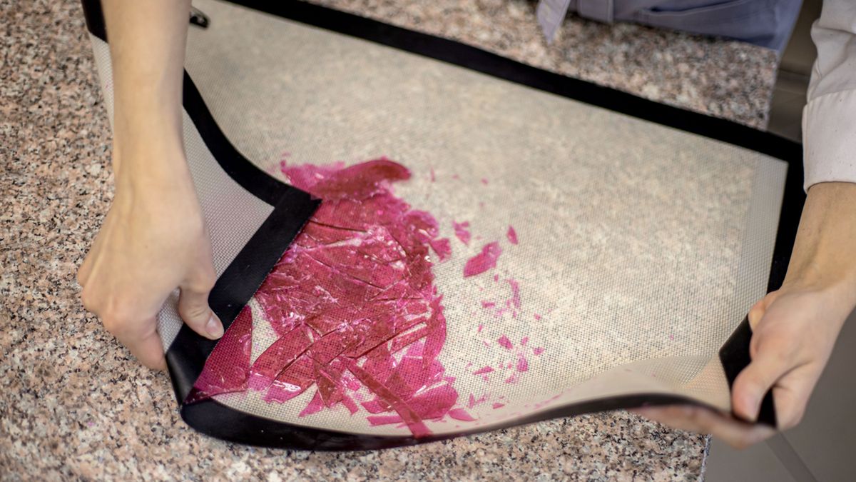 Izomalt służy do tworzenia dekoracji na torty, ciasta i desery