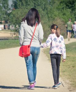 Zajmują 500+ na poczet długów matki. Skarbówka tłumaczy