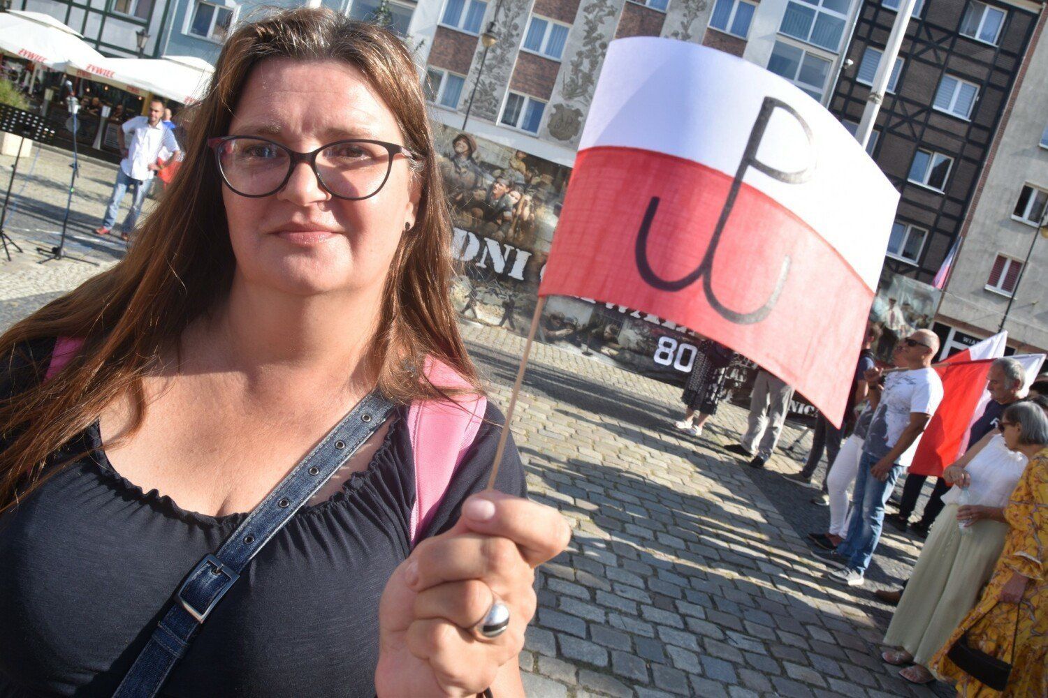 W zeszłym roku 1 sierpnia o 17.00 na Starym Rynku było około sto osób.