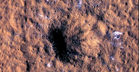 Meteoryt uderzył w Marsa. Utworzył niezwykły krater