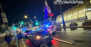 Agresywny kierowca przewozu osób w centrum Warszawy. Potraktował inne osoby gazem, wybił szybę w aucie innego kierowcy