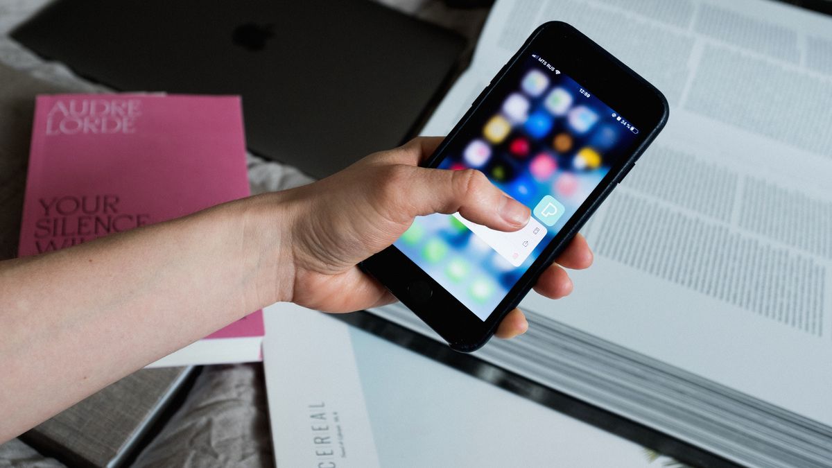 Podatek od smartfona. Rząd już pracuje, branża oburzona