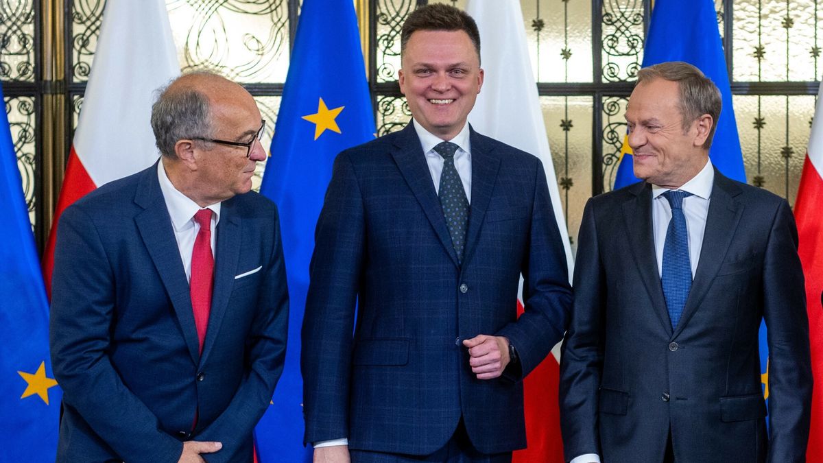 Od lewej: Włodzimierz Czarzasty, Szymon Hołownia, Donald Tusk