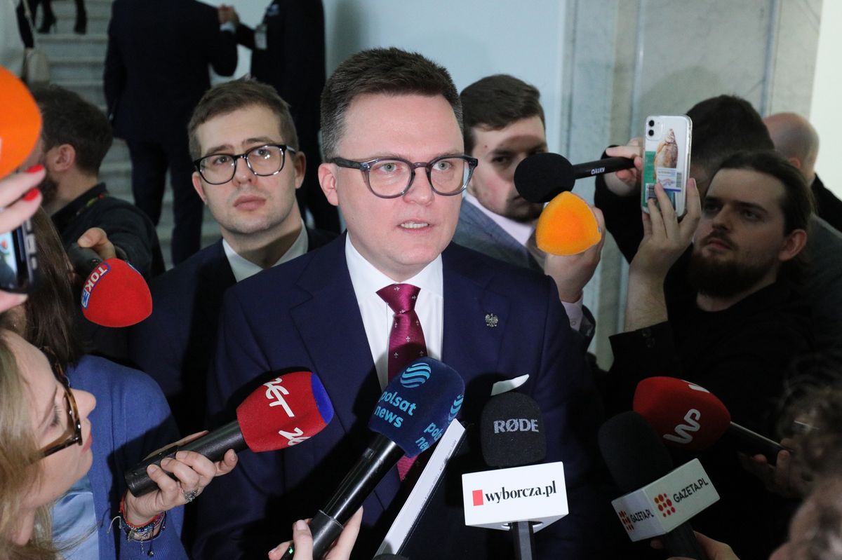 Hołownia o incydencie przed Sejmem: panowie mogą zgłosić się po przepustki