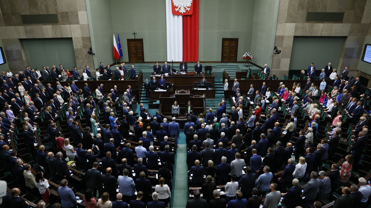79. posiedzenie Sejmu IX kadencji
Warszawa 13.07.2023 Trzeci dzien 79. posiedzenia Sejmu IX kadencji. Poslowie podczas wieczornego bloku glosowan.,Image: 788926334, License: Rights-managed, Restrictions: , Model Release: no, Credit line: Jacek Szydlowski / Forum
Jacek Szydlowski / Forum
Sejm, posiedzenie, obrady, sejmowe, 79, 9, kadencja, IX, polityka, politycy, poslowie, glosowania, parlament, sala, obrad, plenarna, widok, ogolny