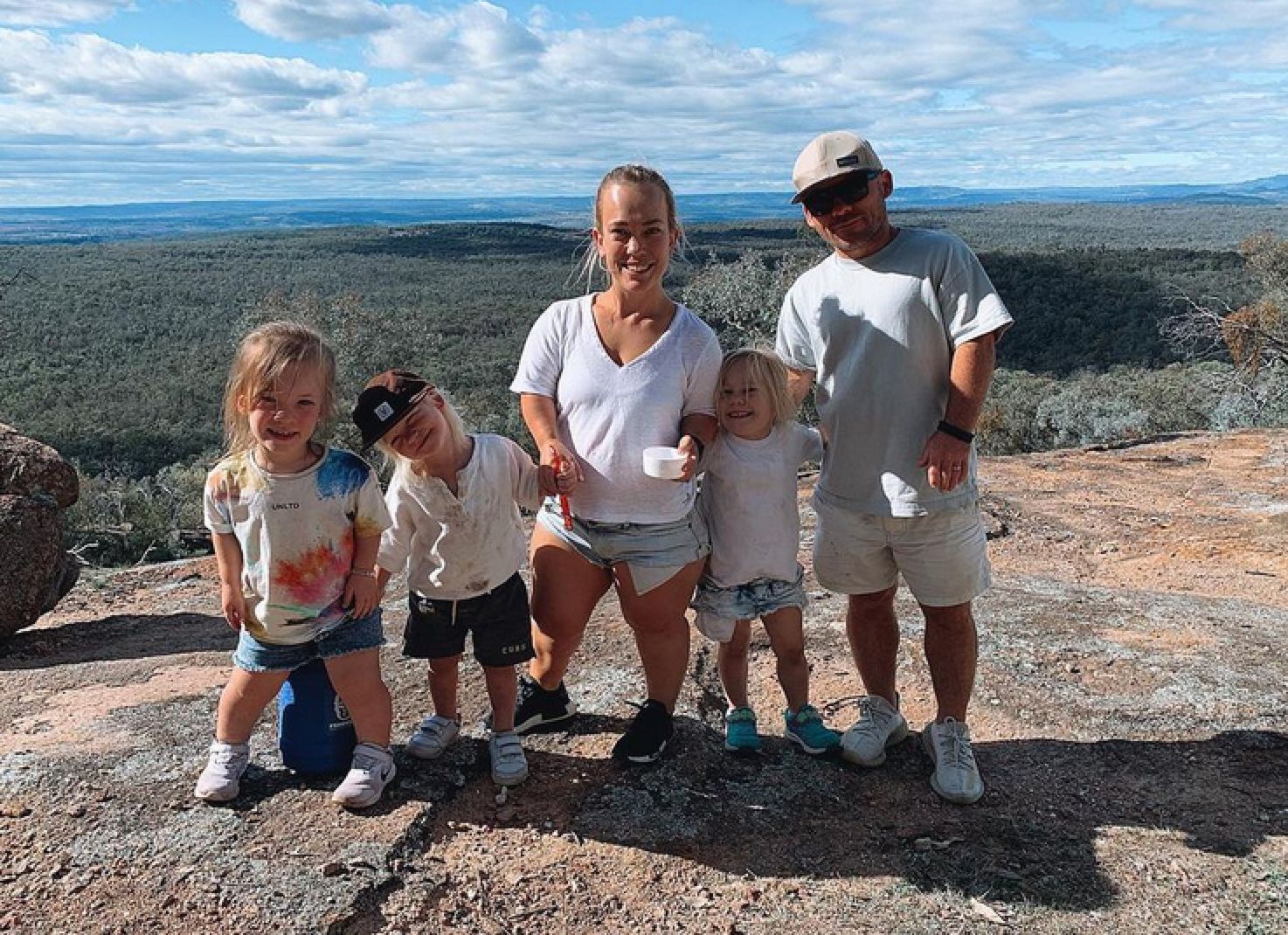 Charli i Cullen Adams z dziećmi