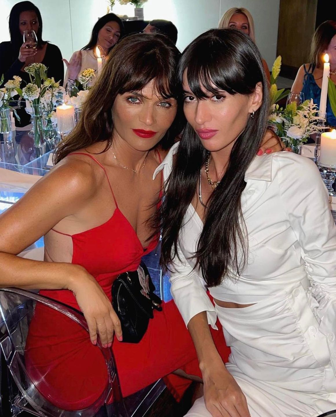 Helena Christensen zachwyca w czerwonej sukience na imprezie