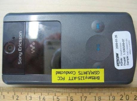 Sony Ericsson W518a po akceptacji FCC 2