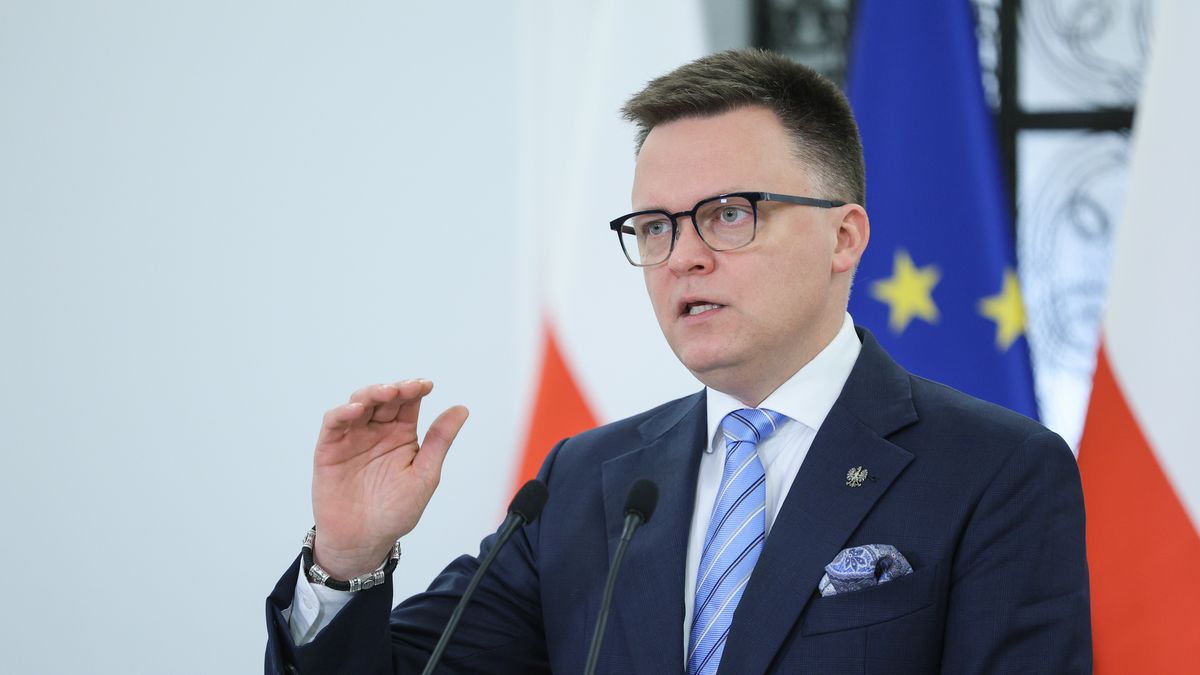 Szymon Ho�ownia
Warszawa, 05.03.2025. Marsza�ek Sejmu Szymon Ho�ownia na briefingu prasowym przed rozpocz�ciem posiedzenia izby w Sejmie w Warszawie, 5 bm. Sejm rozpoczyna trzydniowe posiedzenie; zajmie si� m.in. rz�dowym projektem ustawy, kt�ry zmienia zasady delegowania s�dzi�w do orzekania w innych s�dach oraz przyznawania dodatk�w do wynagrodzenia z tytu�u delegowania. (amb) PAP/Rafa� Guz
Rafa� Guz
briefing marsza�ka Sejmu, konferencja prasowa, polityk, polityka, sejmie, w Sejmie, X kadencja, 10, 10., delegowanie, Dziesi�ta, kadencji, Sejm RP, s�dziowie
