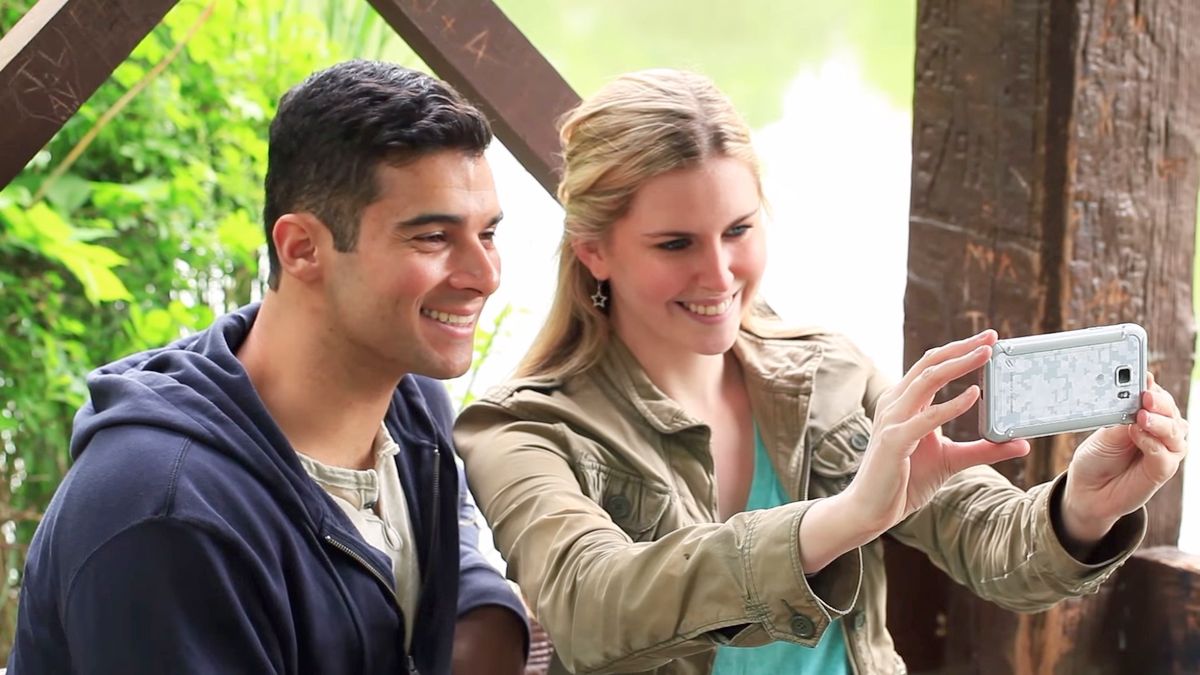 W skrócie: Galaxy S6 active oficjalnie, darmowe startery Plusa oraz smartfon LG i Disneya 1