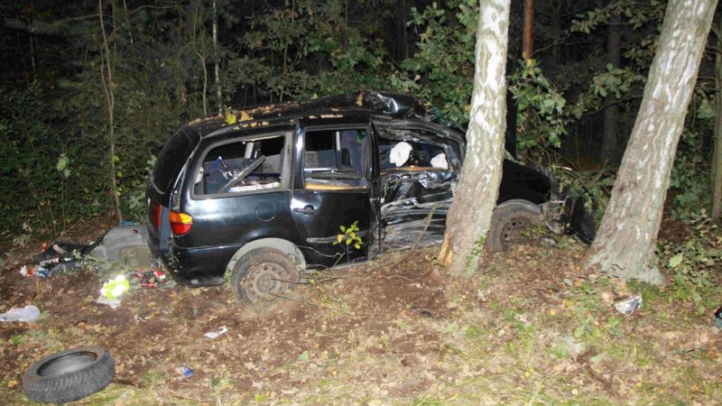 Tu bez dachowania, ale i tak kierowca i pasażer trafili do szpitala