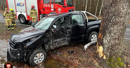 Rusinowo: Wypadek na DK22. Auto uderzyło w drzewo