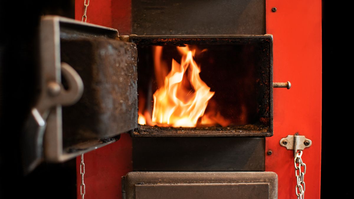 Małopolskie. Kobieta używa kominka i odmawia płacenia mandatów