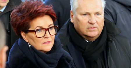 Kwaśniewscy UTKNĘLI w Szwajcarii. "Miały być piękne, marcowe narty, a mamy autokwarantannę..."