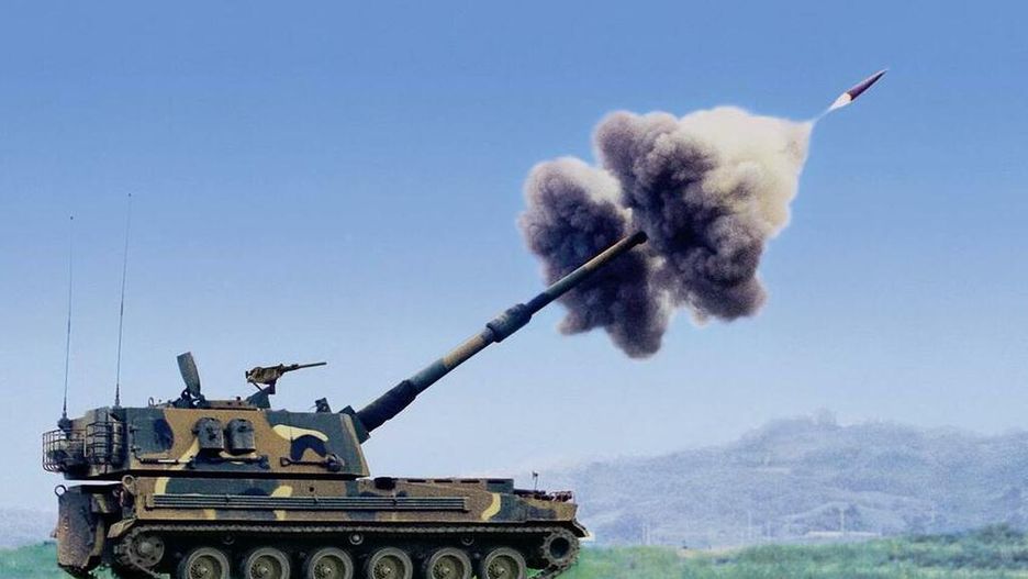Armatohaubica K9 w czasie strzelania