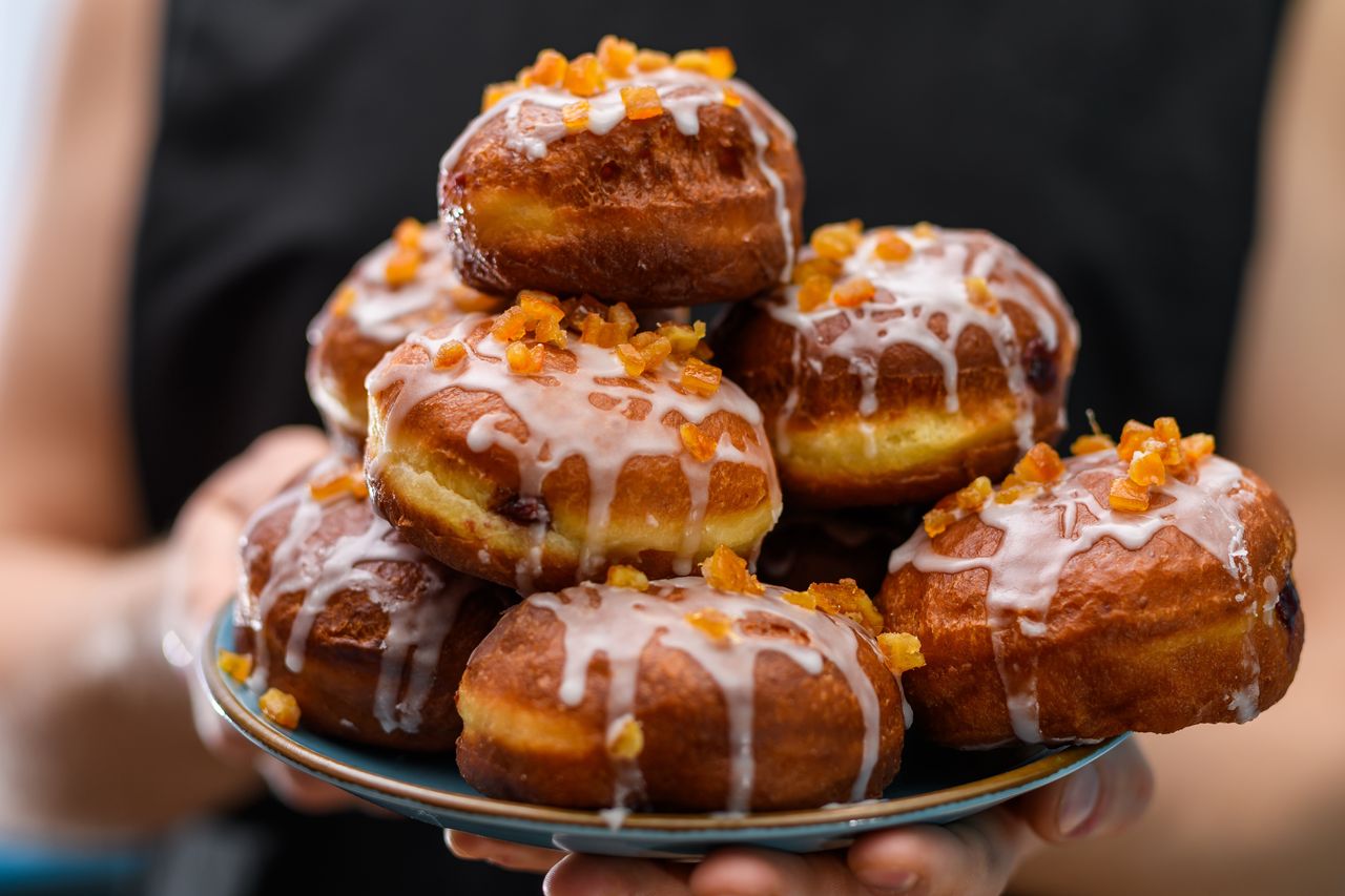 Pączki z lukrem to prawdziwa uczta dla podniebienia