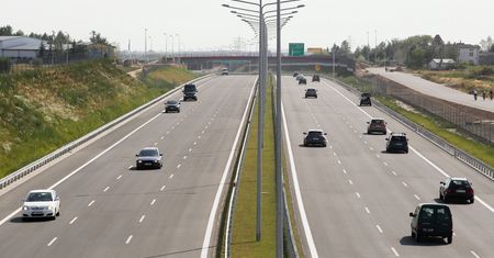 Warszawa. Na S2 zderzyły się wojskowe cysterny