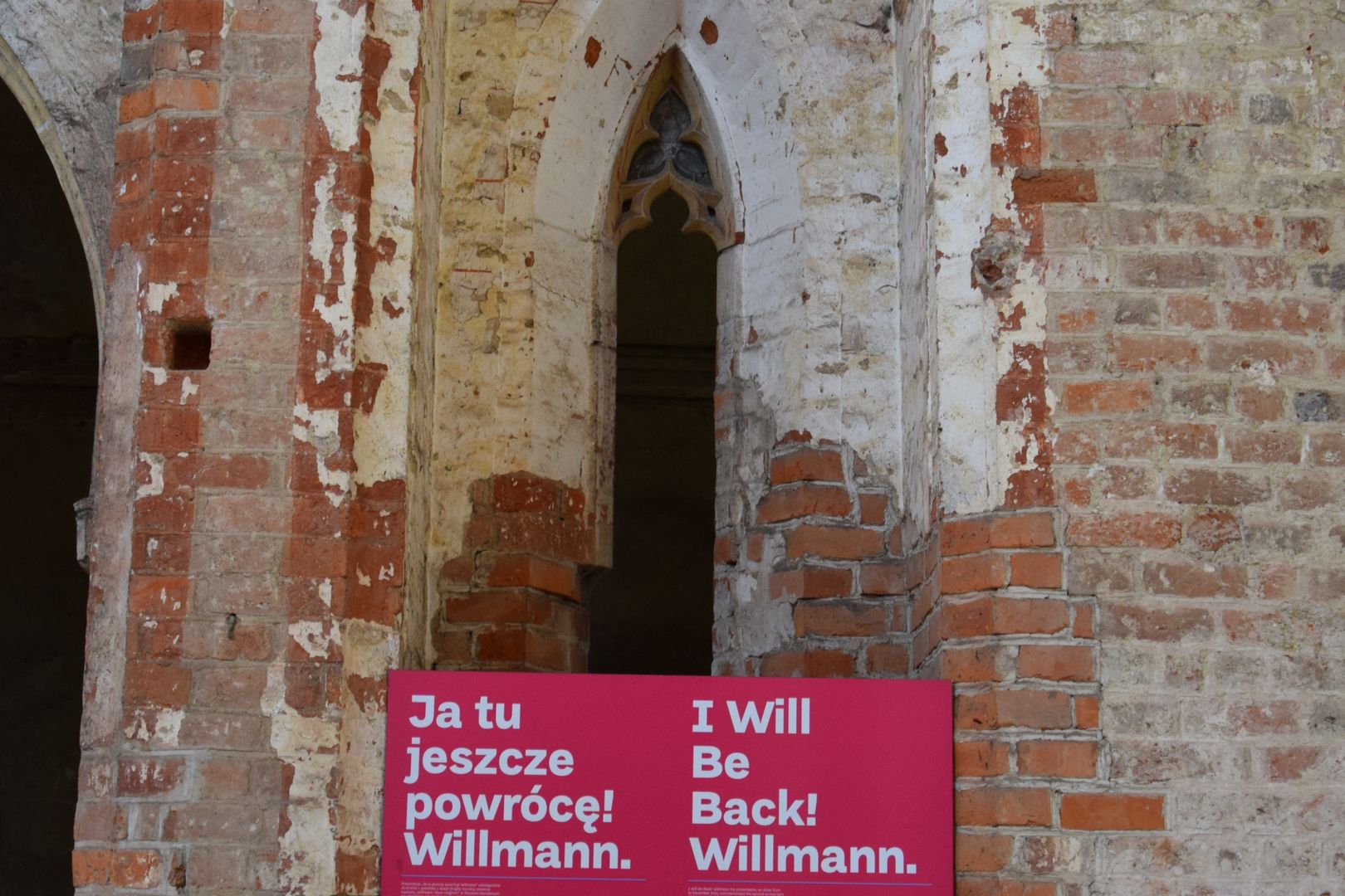 Kościół NMP, ogołocony z dzieł sztuki, robi najbardziej przygnębiające wrażenie w całym zespole zabytków