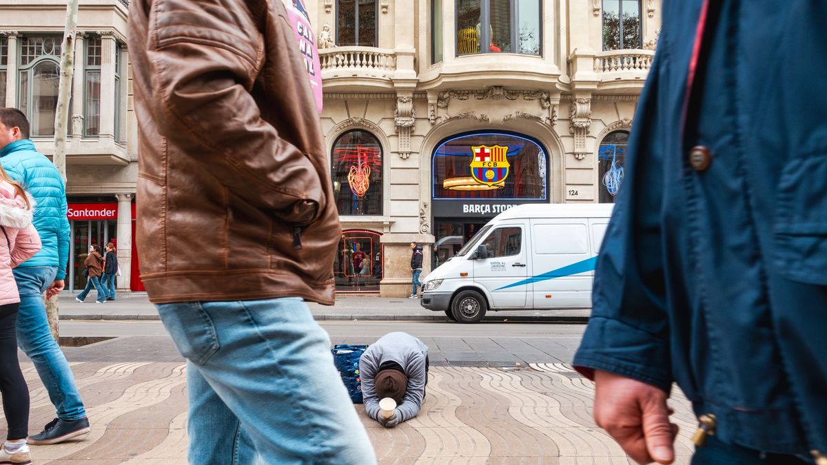 Osoby bezdomne to na ulicach Barcelony stały widok od lat