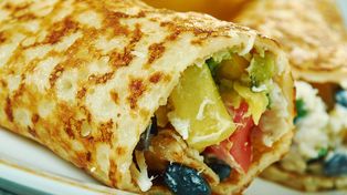 Koniec z pszennymi plackami! Ścieram cukinię, marchewkę i ziemniaki. Powstaje elastyczna tortilla
