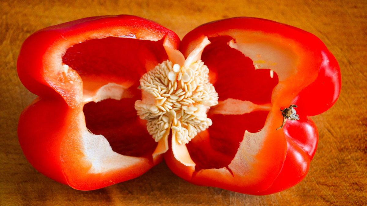 Ciocia pokazała, jak szybko wyczyścić paprykę. Nie ma lepszego s