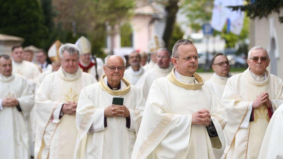 W diecezji zielonogórsko-gorzowskiej jest 270 parafii, w których posługuje pół tysiąca księży.