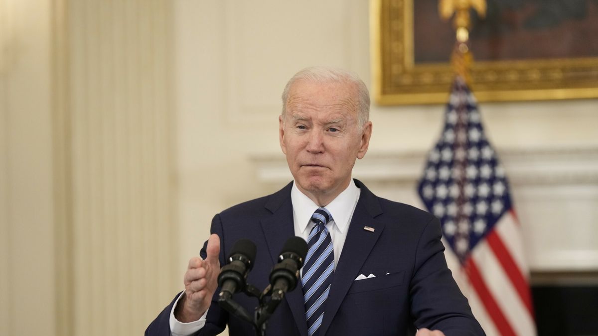 arch49United States President Joe Biden delivers remarks on the January 2022 jobs report in the State Dining Room of the White House in Washington, DC on Friday, February 4, 2022.   The US Department of Labor reported the US economy added 467,000 jobs in January even in the face of the record highs of illness caused by the omicron variant.  The unemployment rate rose to 4 percent from the 3.9 percent reported for December 2021.  Credit: Chris Kleponis / Pool via CNP    Pictured: President Joe Biden      World Rights, No France RightsChris Kleponis / Pool via CNP / SplashNews.com