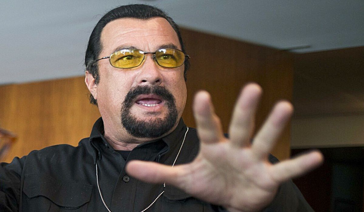 Władza mu imponuje. Steven Seagal udał się z wizytą do kolejnego dyktatora