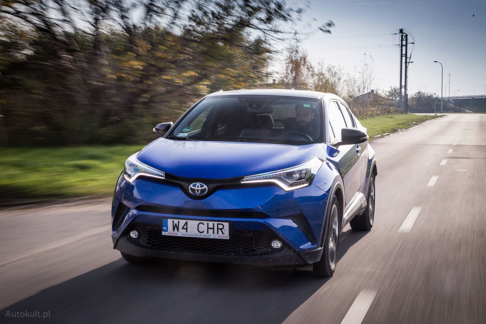 Toyota C-HR najchętniej wybierana jest przez Polaków w droższej wersji hybrydowej (fot. Mateusz Żuchowski)