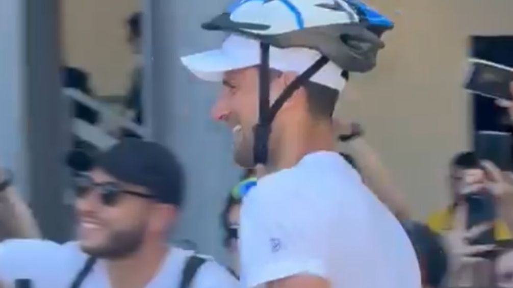 Na zdjęciu: Novak Djoković w kasku