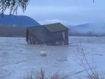 "Dom po prostu płynął rzeką". Trudna sytuacja w USA