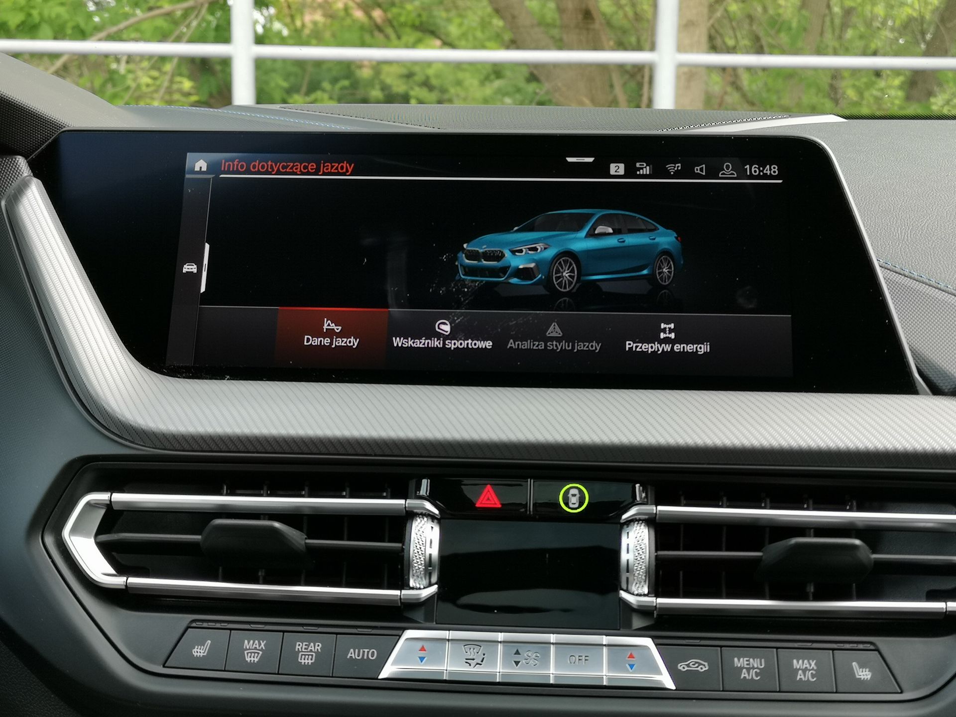 BMW M235i Gran Coupe: Aplikacja BMW Connected, system info-rozrywki i audio Harman Kardon 22