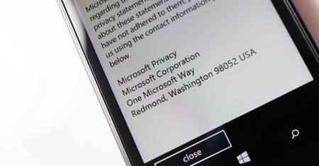 Mityczny Surface Phone z 5 trybami pracy: nowy smartfon może wyglądać jak książka