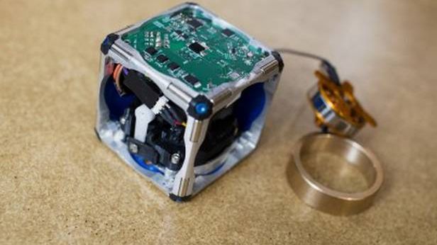 M-Blocks – robotyczne, samoukładające się klocki 1