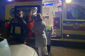 W szkole trwał bal, a 12-latka leżała na chodniku. Nikt nie umiał jej pomóc