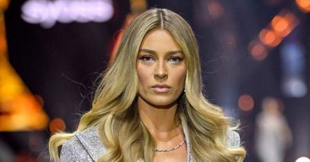 Marcelina Zawadzka odsłania nogi w mini na pokazie Violi Piekut (FOTO)