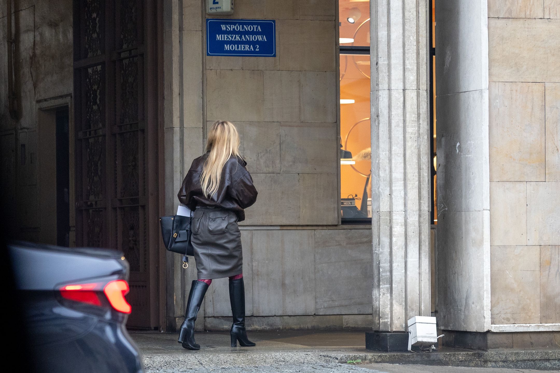 Monika Olejnik znów parkuje na zakazie