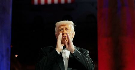 Wtedy wypalił "całowali mnie w tyłek". Eksperci bezlitośnie odczytali, o co chodziło Trumpowi