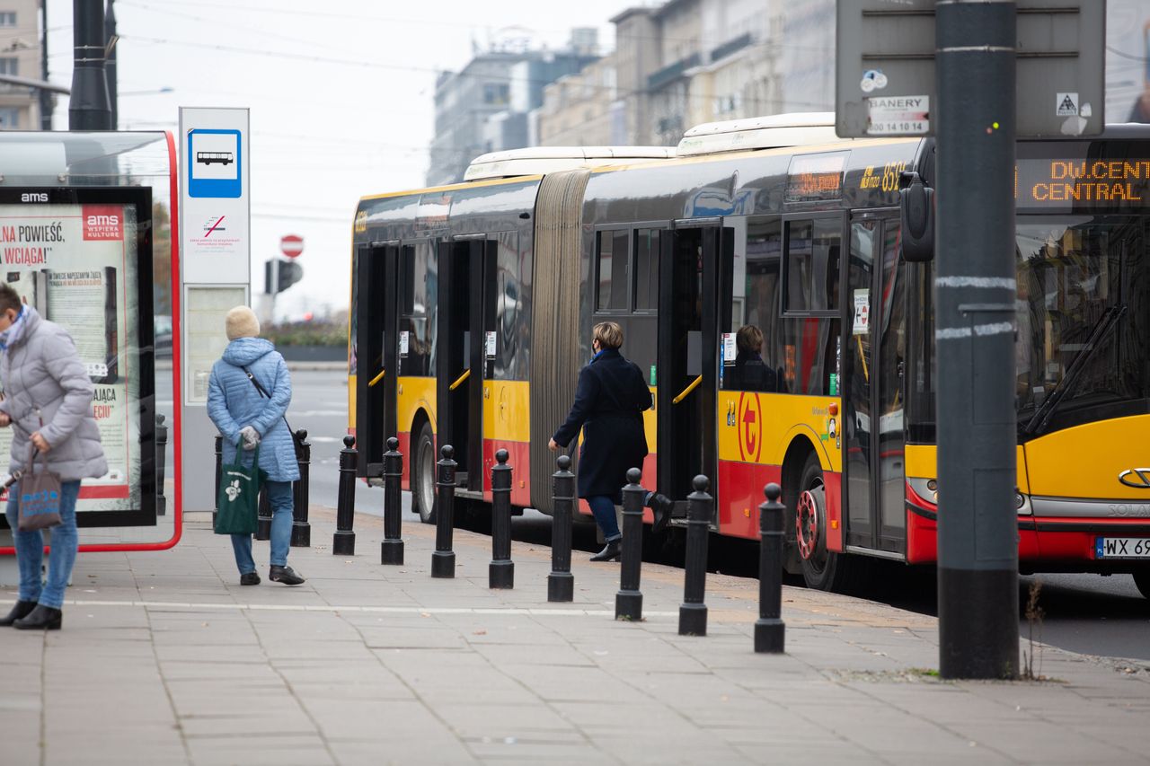 Akcja policji w Warszawie. Ktoś strzelał do autobusu