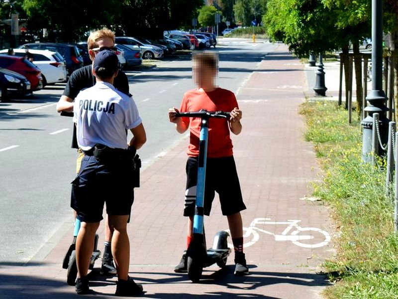 Dostał 7,5 tys. zł mandatu za jazdę na hulajnodze. Mężczyzna był pijany