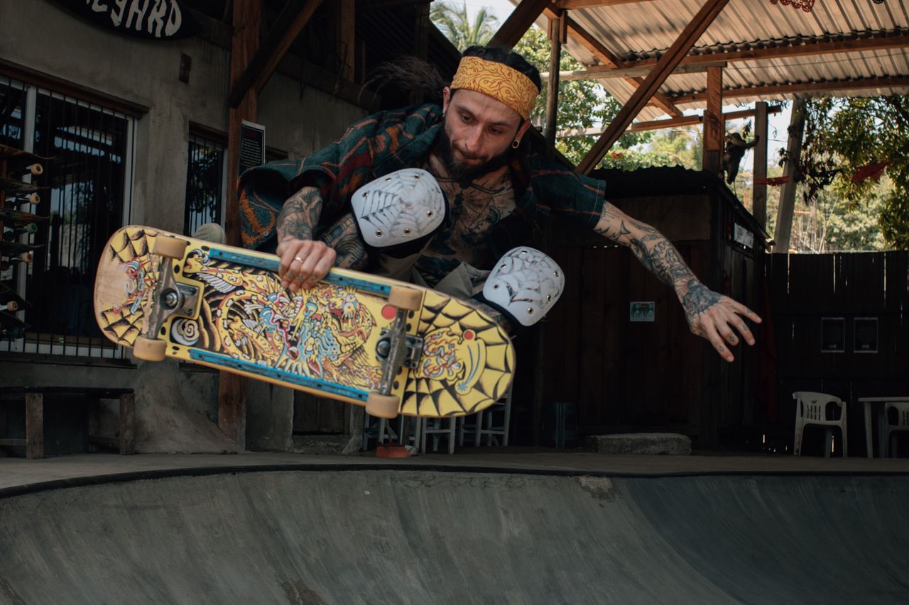 Zeszyt tu zeszyt tam: Krzysztof "Ceentaur" Pietrowicz o tatuażach, deskorolce i muzyce