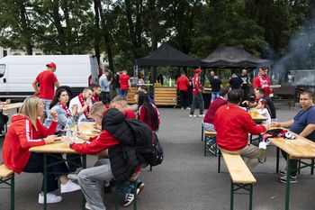 Kraków: Bary i puby, które upodobali sobie kibice krakowskich drużyn. Tu spotykają się i oglądają mecze fani Wisły, Cracovii i Wieczystej