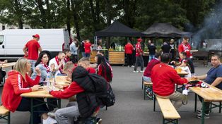 Kraków: Bary i puby, które upodobali sobie kibice krakowskich drużyn. Tu spotykają się i oglądają mecze fani Wisły, Cracovii i Wieczystej